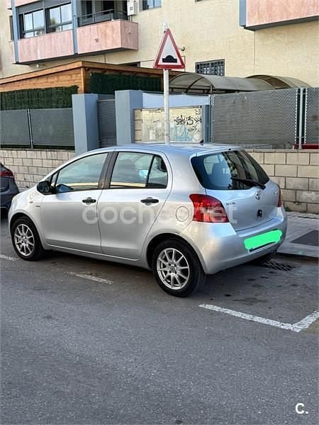 Usado Toyota Yaris 90 CV (66 kW) 2006 Gris / plata Berlina
