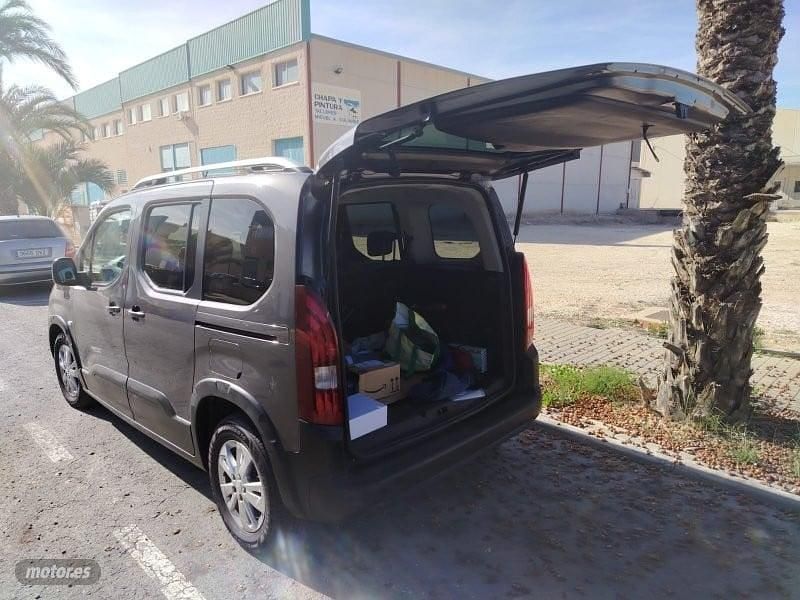 Usado Peugeot Rifter Active 130 CV (95 kW) 2019 Gris Monovolumen