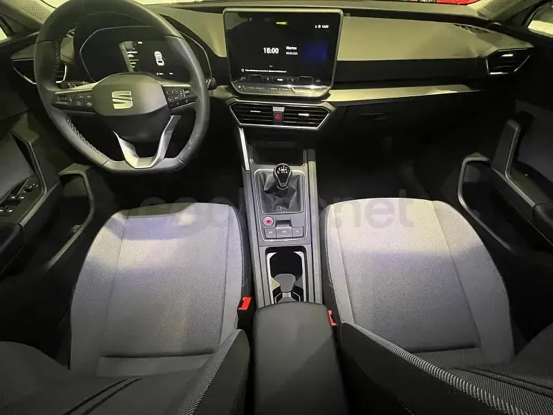 Usado Seat Leon Style 116 CV (85 kW) 2025 Blanco Berlina