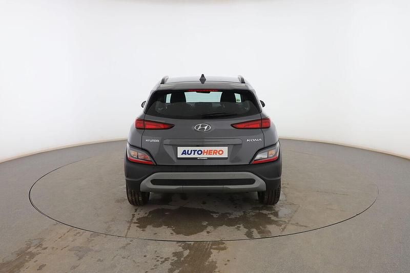 Usado Hyundai Kona 120 CV (88 kW) 2022 Gris SUV
