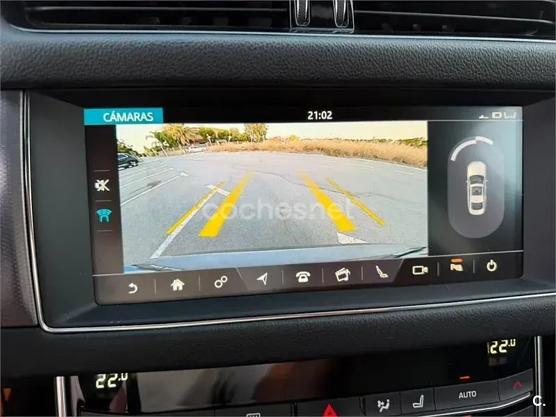 Usado Jaguar XF R-Sport 180 CV (132 kW) 2019 Gris / plata Berlina