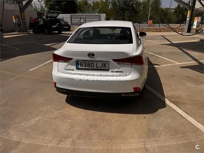 Usado Lexus IS300h Sport Line 223 CV (164 kW) 2020 Blanco Berlina