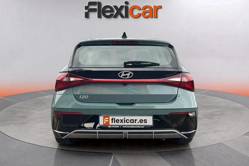 Usado Hyundai i20 101 CV (74 kW) 2025 Verde Berlina