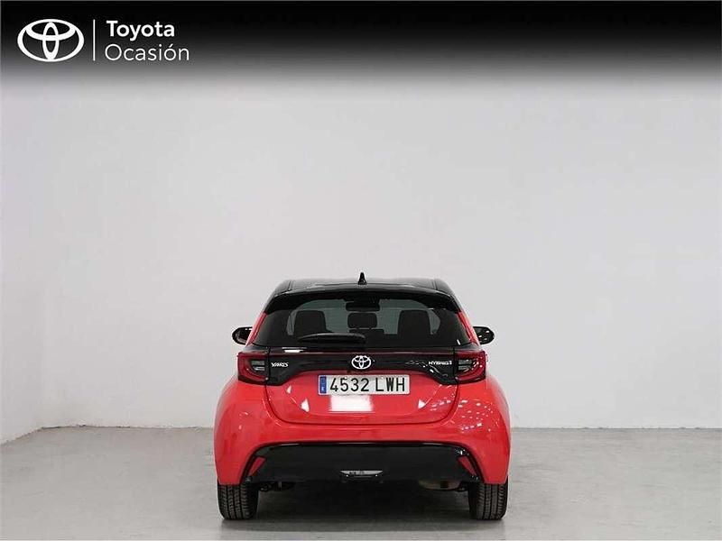 Usado Toyota Yaris Hybrid Style 116 CV (85 kW) 2022 Monovolumen