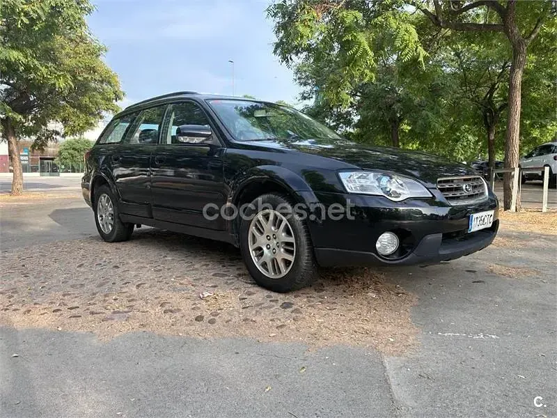 Usado Subaru Outback 156 CV (114 kW) 2004 Negro Familiar