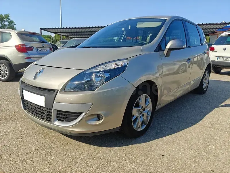 Usado Renault Scénic III Dynamique 110 CV (80 kW) 2011 Beige Monovolumen