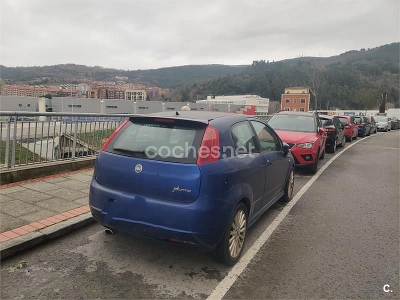 Usado Fiat Grande Punto Dynamic 95 CV (69 kW) 2009 Azul Utilitario