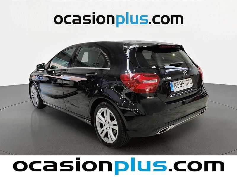 Usado Mercedes A180 Urban 122 CV (89 kW) 2016 Negro Utilitario