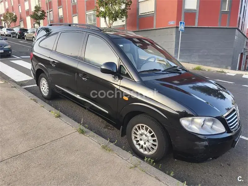 Usado SsangYong Rodius Limited 165 CV (121 kW) 2013 Negro Monovolumen