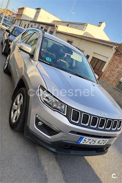 Usado Jeep Compass Longitude 140 CV (102 kW) 2019 Gris / plata SUV