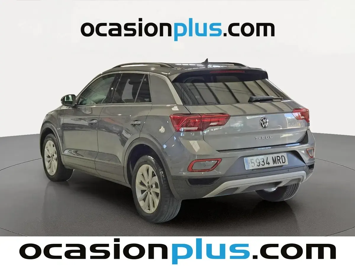Usado VW T-Roc Life 110 CV (80 kW) 2024 Gris SUV