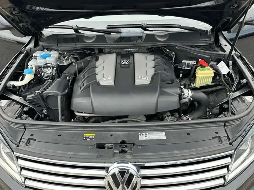 Second-hand VW Touareg 262 CP (192 kW) 2015 Negru SUV