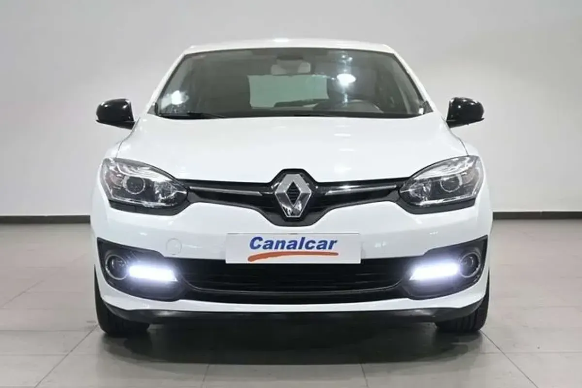 Usado Renault Mégane LIMITED 116 CV (85 kW) 2015 Blanco Berlina