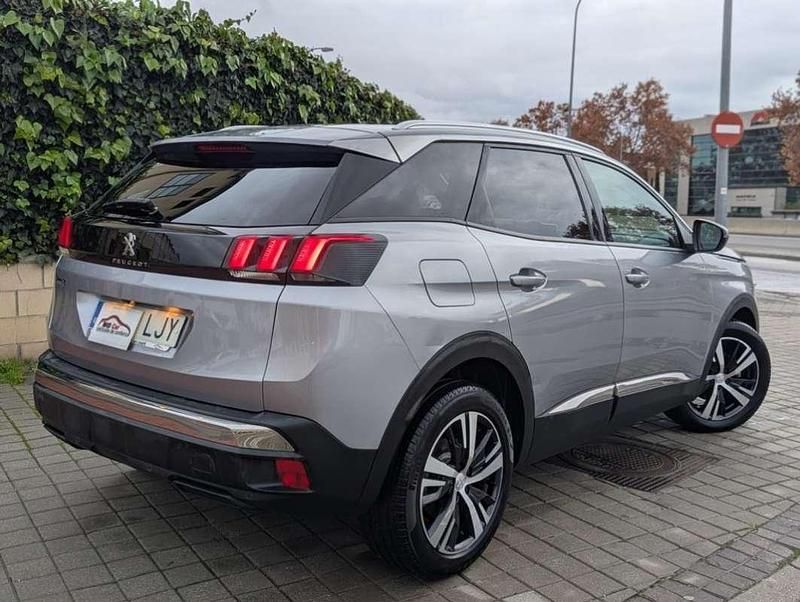 Usado Peugeot 3008 Allure 131 CV (96 kW) 2020 Gris SUV