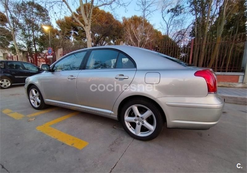 Gris / plata Usado 2007 Toyota Avensis Executive Berlina | 7650 € (Caro) - Imagen 1/4