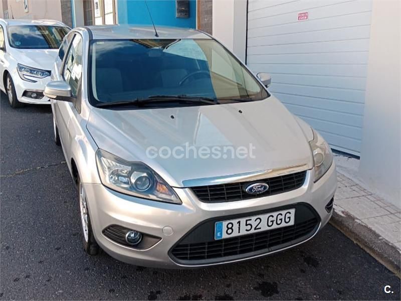 Usado Ford Focus Trend 115 CV (84 kW) 2008 Gris / plata Berlina