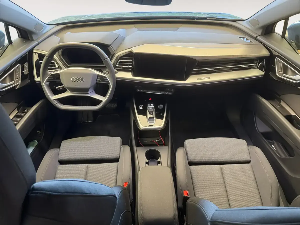 Usado Audi Q4 e-tron Advanced Plus 110 kW (150 CV) 2025 Azul SUV
