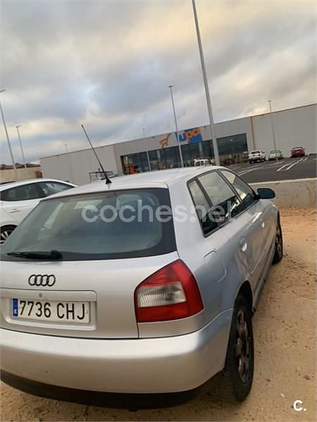 Usado Audi A3 Ambiente 102 CV (75 kW) 2002 Gris / plata Berlina
