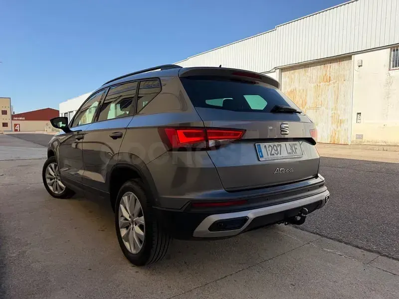 Usado Seat Ateca Style 150 CV (110 kW) 2022 Gris / plata SUV