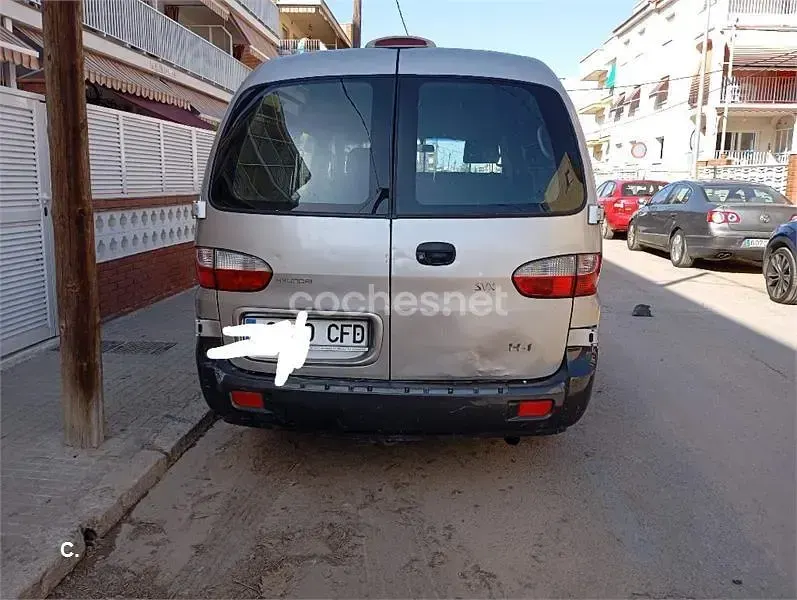 Usado Hyundai H-1 140 CV (102 kW) 2003 Gris / plata Monovolumen