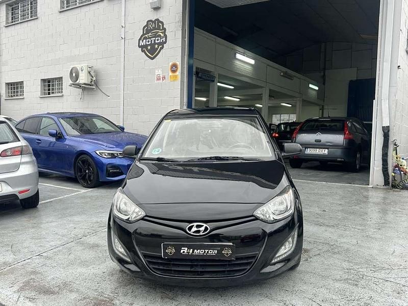 Usado Hyundai i20 85 CV (62 kW) 2013 Negro Utilitario