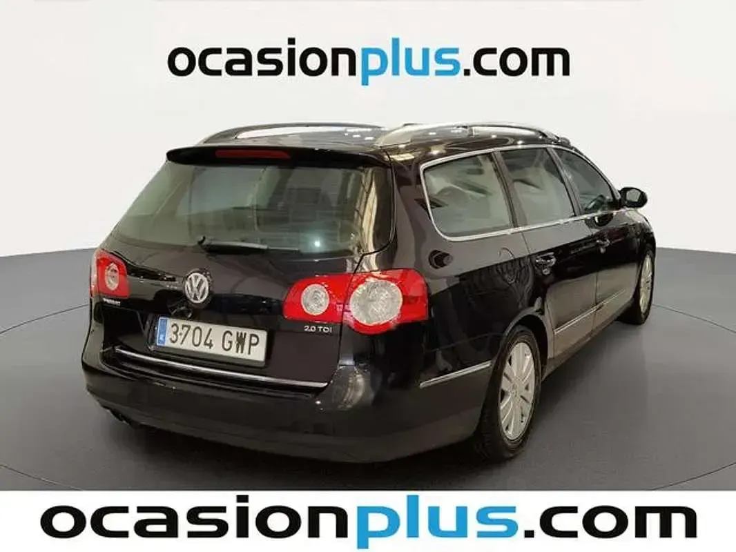 Usado VW Passat Highline 140 CV (102 kW) 2010 Negro Familiar