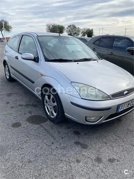 Usado Ford Focus Trend 100 CV (73 kW) 2003 Gris / plata Berlina