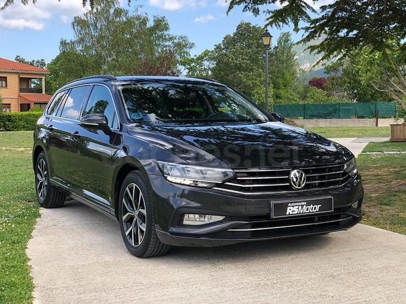 Usado VW Passat Executive 150 CV (110 kW) 2021 Gris / plata Familiar