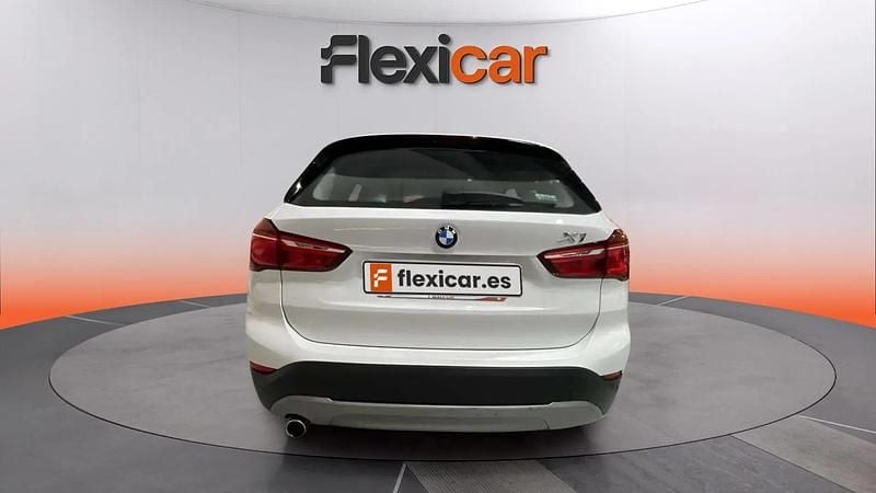 Usado BMW X1 Comfort Edition 190 HP (139 kW) 2018 Branco SUV