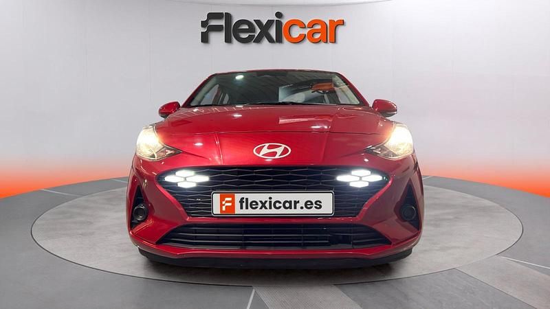 Usado Hyundai i10 67 CV (49 kW) 2023 Rojo Utilitario