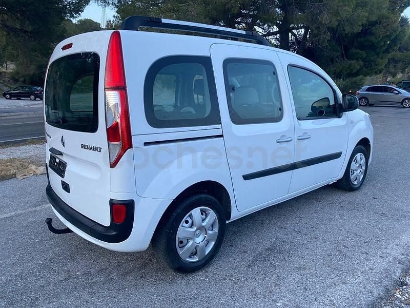 Usado Renault Kangoo Dynamique 90 CV (66 kW) 2013 Blanco Monovolumen