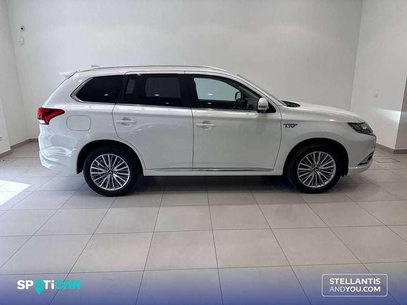 Usado Mitsubishi Outlander P-HEV 224 CV (164 kW) 2020 Blanco SUV