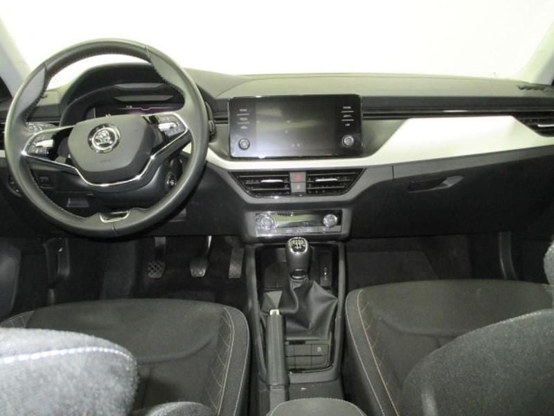 Usado Skoda Kamiq Ambition 110 CV (80 kW) 2022 Blanco SUV