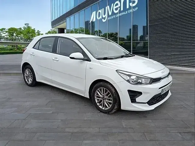 Usado Kia Rio 100 CV (73 kW) 2022 Blanco Berlina