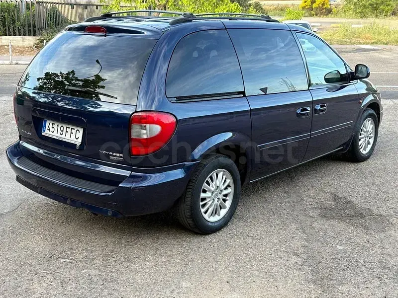Usado Chrysler Voyager 150 CV (110 kW) 2006 Azul Monovolumen