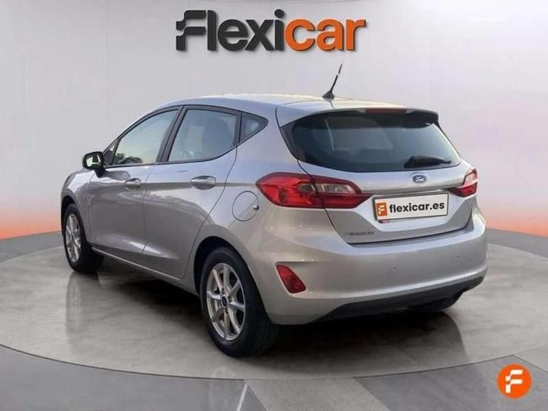 Usado Ford Fiesta Active 86 CV (63 kW) 2018 Gris Utilitario