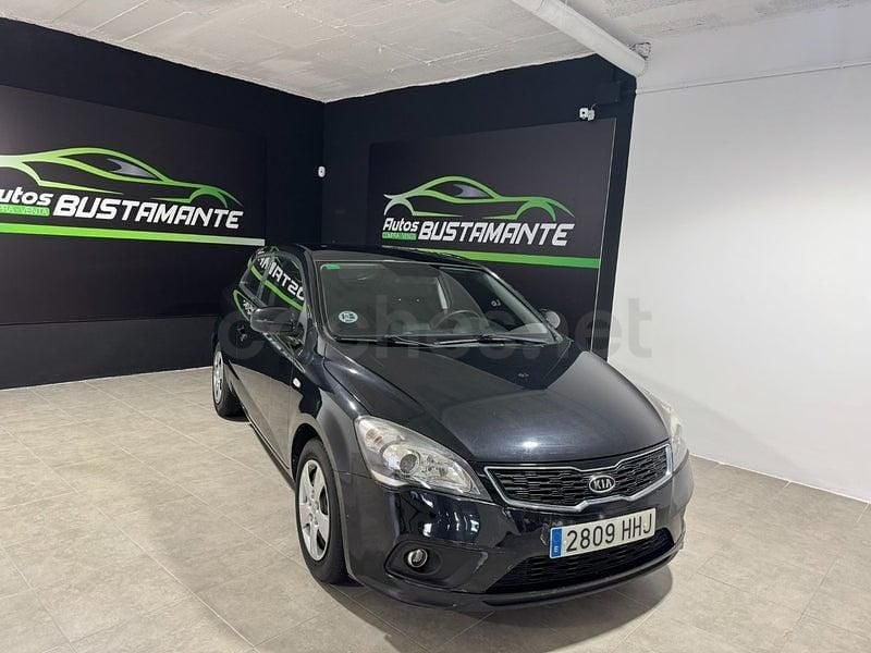 Usado Kia ProCeed 90 CV (66 kW) 2011 Negro Utilitario