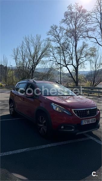 Usado Peugeot 2008 Allure 110 CV (80 kW) 2017 Rojo SUV