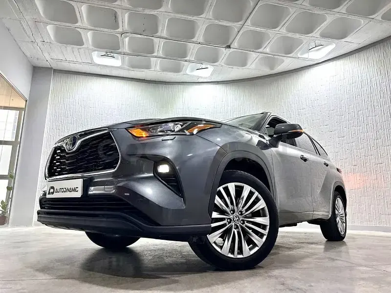 Usado Toyota Highlander Advance 248 CV (182 kW) 2024 Gris / plata SUV