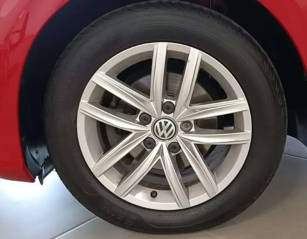 Usado VW Golf VII 116 CV (85 kW) 2019 Rojo Berlina