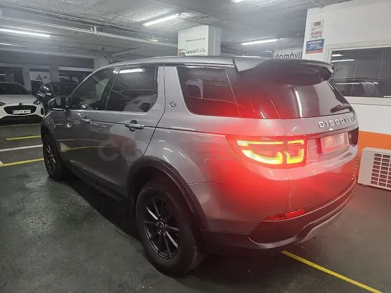 Usado Land Rover Discovery Sport Basis 163 CV (119 kW) 2021 Gris / plata SUV