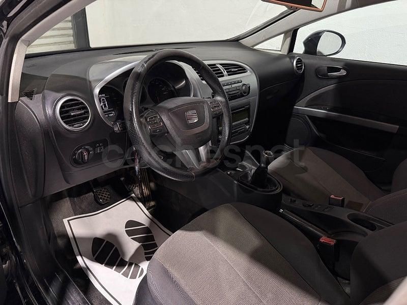 Usado Seat Leon Style 122 CV (89 kW) 2014 Negro Berlina