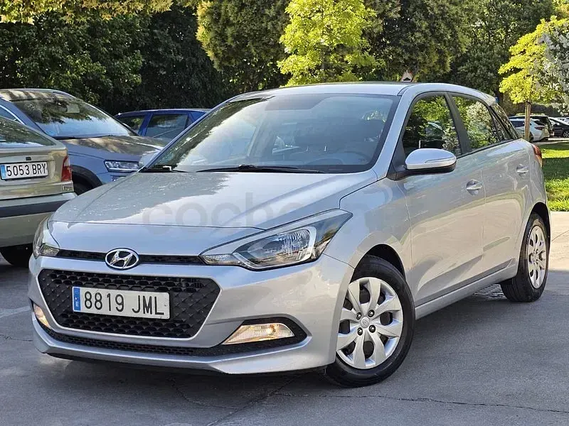 Usado Hyundai i20 Style 90 CV (66 kW) 2016 Gris / plata Berlina
