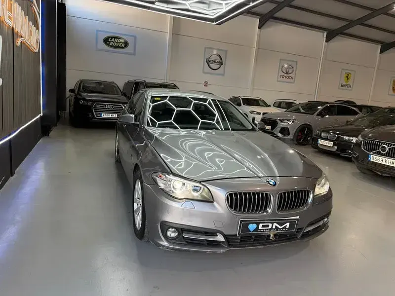 Usado BMW 520 Comfort Edition 184 CV (135 kW) 2014 Gris / plata Familiar