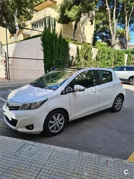 Usado Toyota Yaris Active 99 CV (72 kW) 2011 Blanco Utilitario
