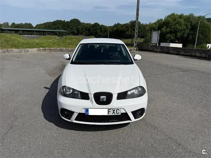 Usado Seat Ibiza Reference 100 CV (73 kW) 2007 Blanco Utilitario