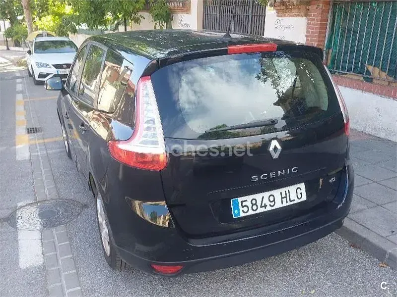 Usado Renault Scénic III Dynamique 110 CV (80 kW) 2012 Negro Monovolumen