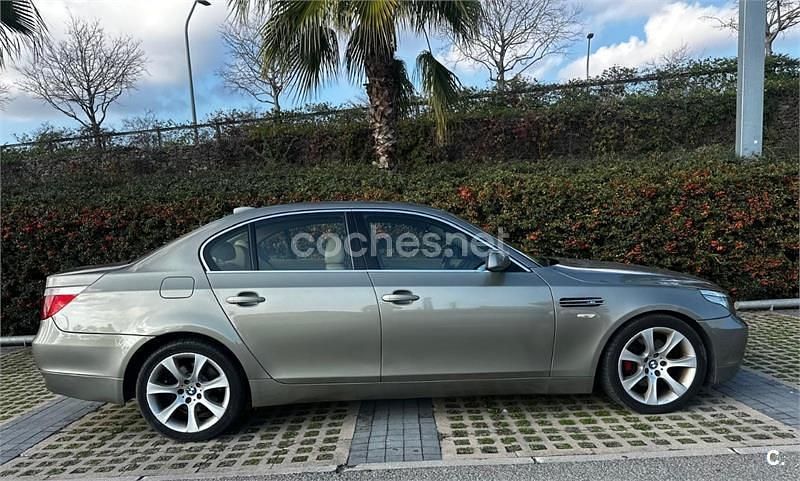 Usado BMW 530 Exclusive 231 CV (169 kW) 2004 Beige Berlina