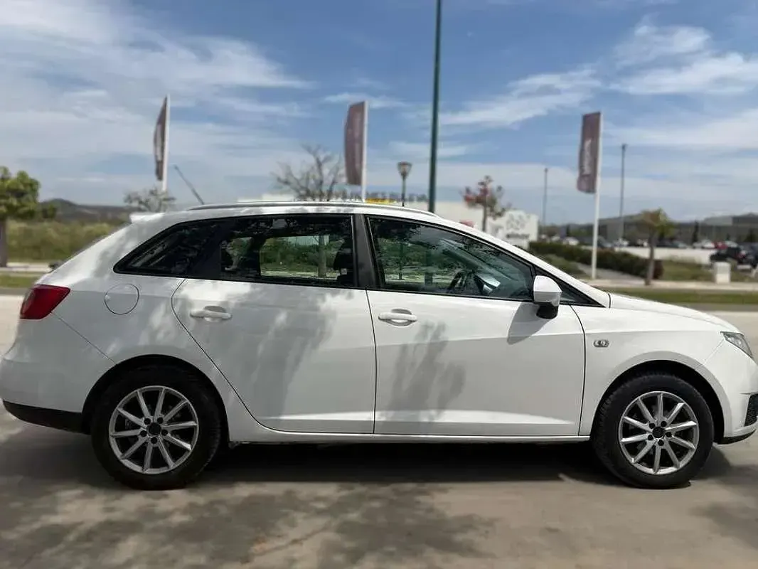 Usado Seat Ibiza Style 90 CV (66 kW) 2011 Blanco Utilitario
