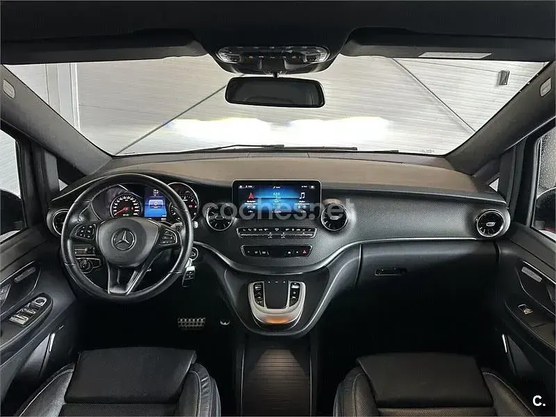 Usado Mercedes V300 Avantgarde 239 CV (175 kW) 2022 Rojo Monovolumen